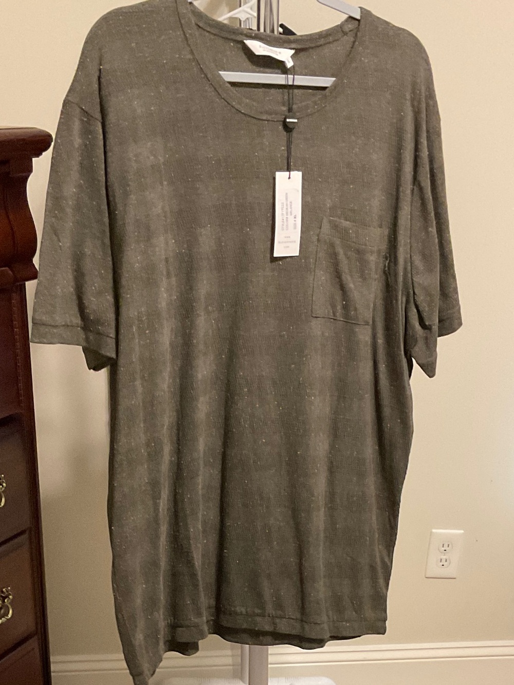 Eleven Paris Short Sleeve Pocket Tee in Olive